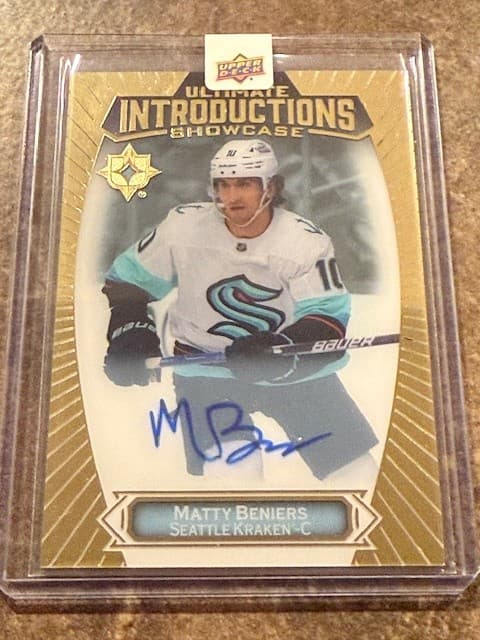 2022-23 Upper Deck Ultimate Collection Matty Beniers Ultimate Introductions Auto